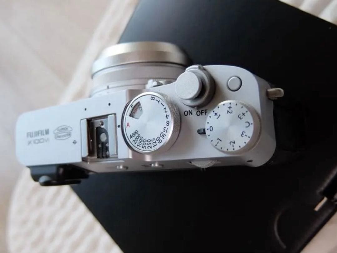 保証書有、美品、アクセサリー多数有　富士フイルム　X100Ⅵ シルバー