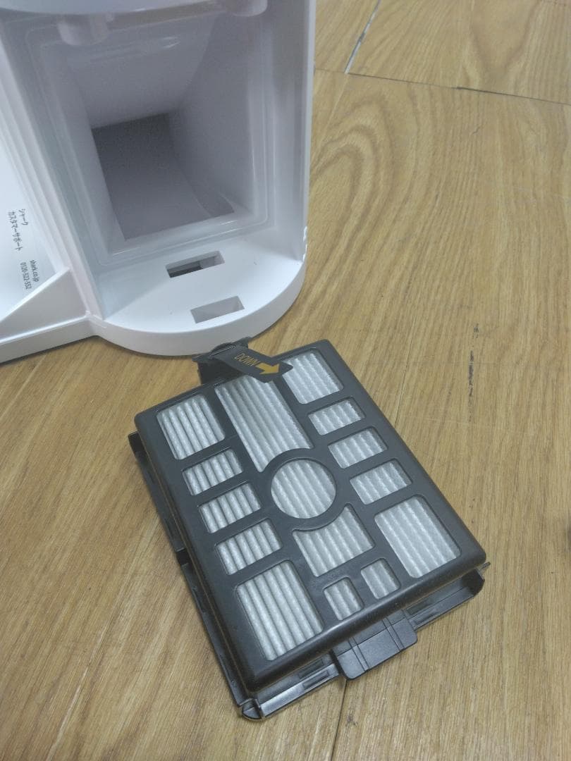 Y☆516 シャーク コードレススティッククリーナー LC351JWH