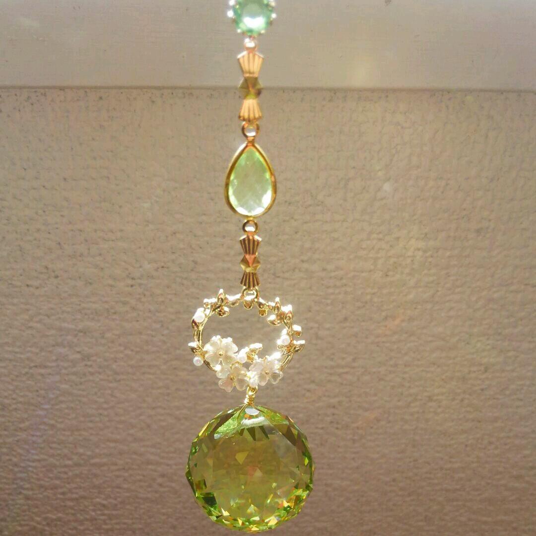 サンキャッチャー♡ハンドメイド「ペリドット♡ねこฅ•ω•ฅ」