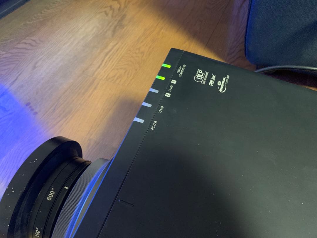 Panasonic 業務用PT-DZ870LK et dle085 レンズ