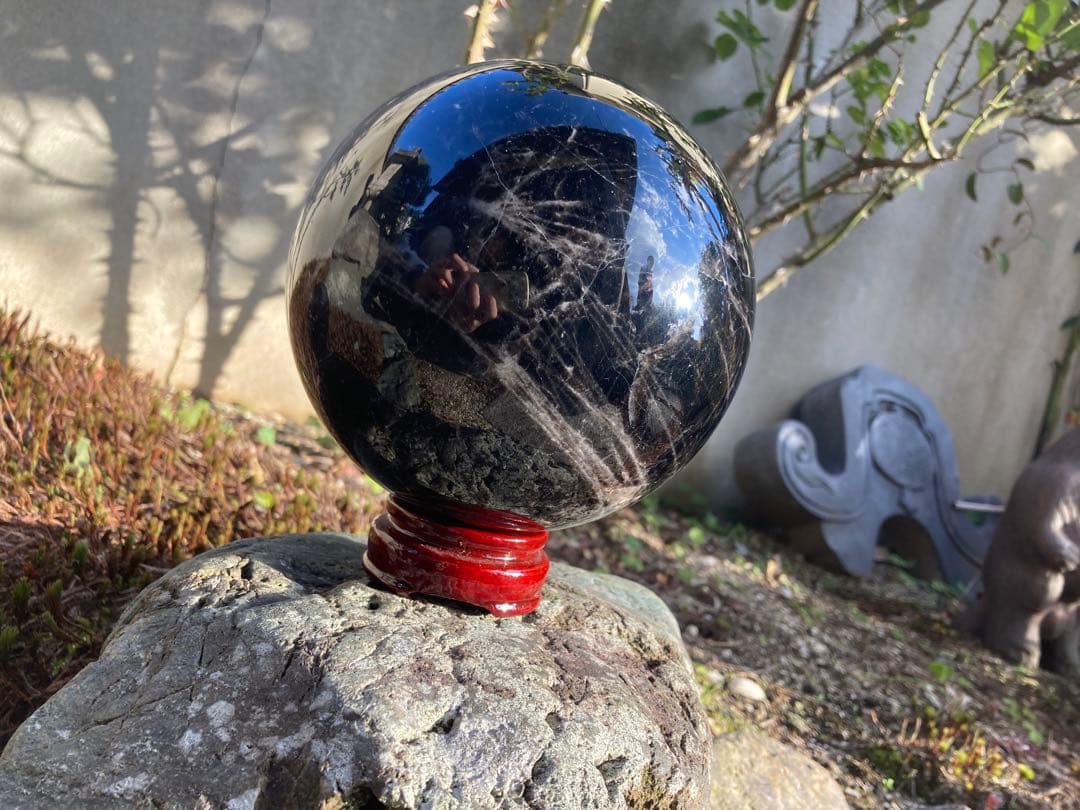 黒いオブシディアンの置物