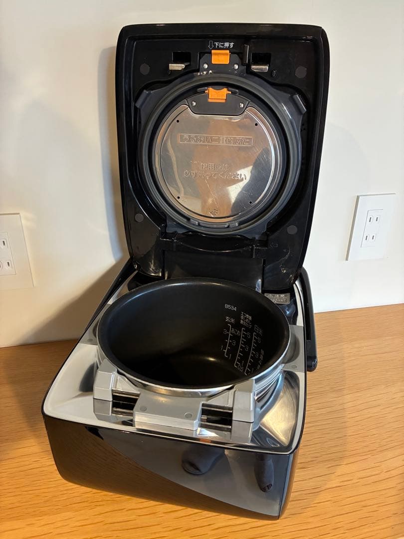 【1080】 象印の家庭用圧力IH炊飯ジャー 「炎舞炊き」NW-KA10型