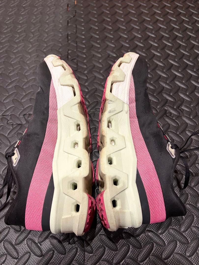 On クラウドモンスターハイパー　25.0cm