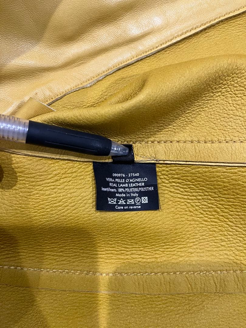 レ*求様 GUCCI レザーベスト黄色　サイズ表記48