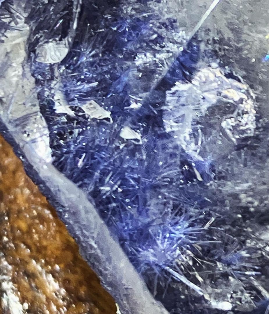 希少 デュモルチェライトインクォーツ 原石 280g 研磨済 台座付き