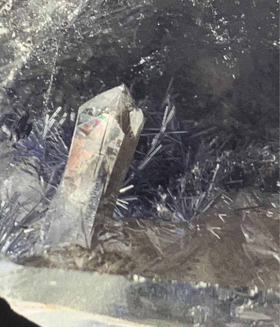 希少 デュモルチェライトインクォーツ 原石 280g 研磨済 台座付き