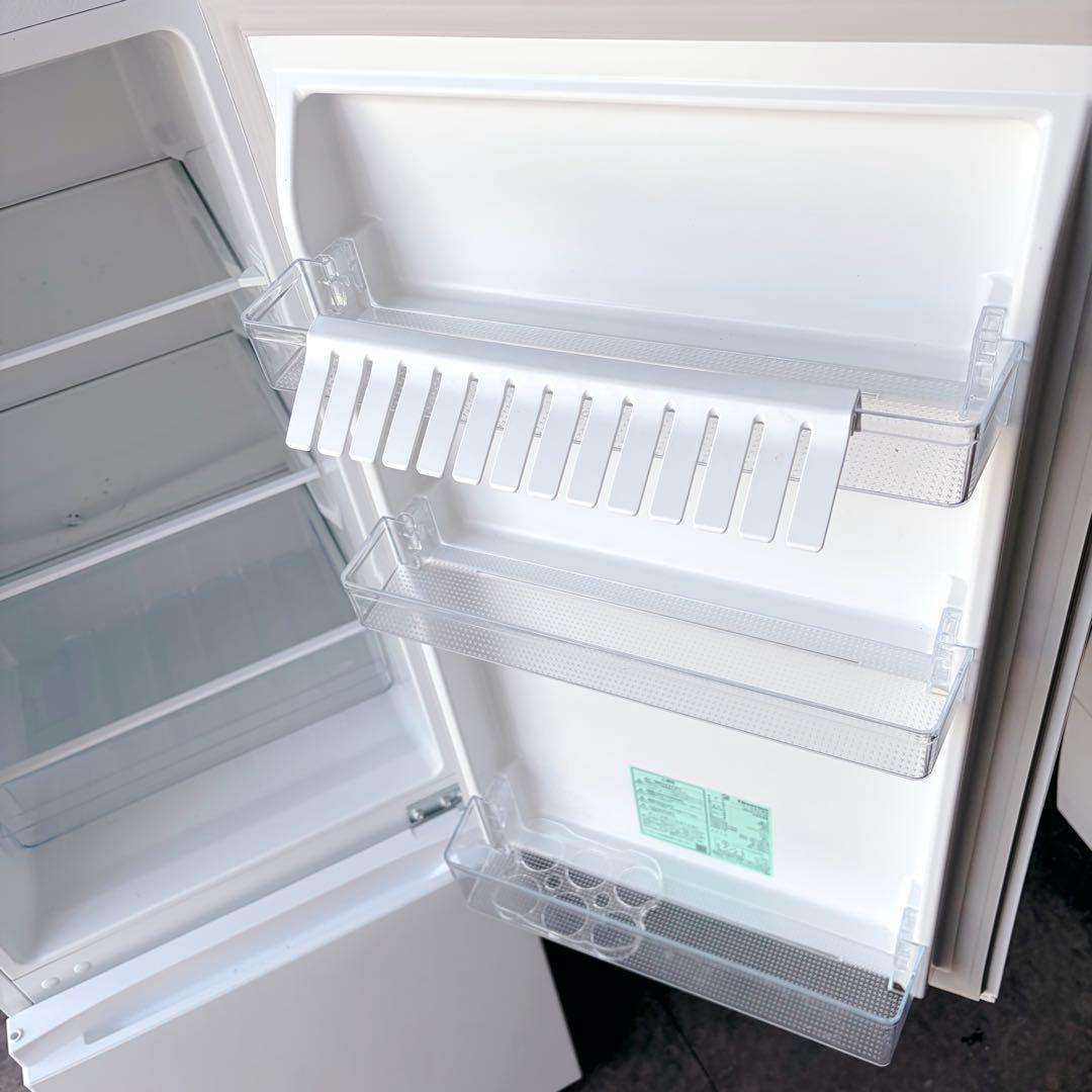運搬取付無料！ホワイト純正Hisenseスタイリッシュ2ドア冷蔵庫！完動超美品！