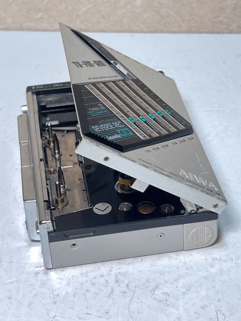 AIWA HS-J9 カセットボーイ TV/AM/FM ジャンク