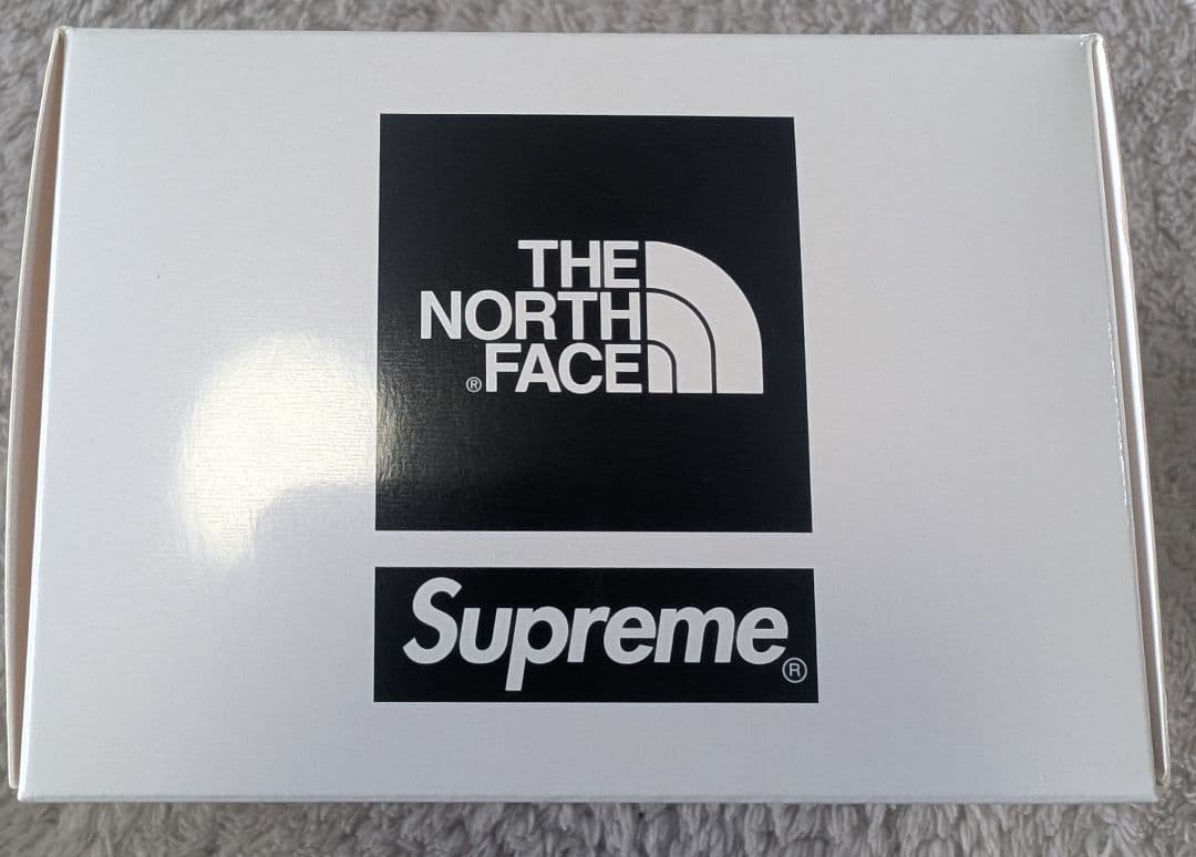 Supreme/The North Face/G-SHOCK シュプリーム 白