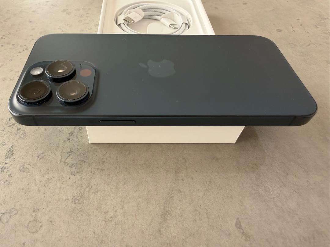 iPhone15Pro Max ブルーチタニウム 256GB