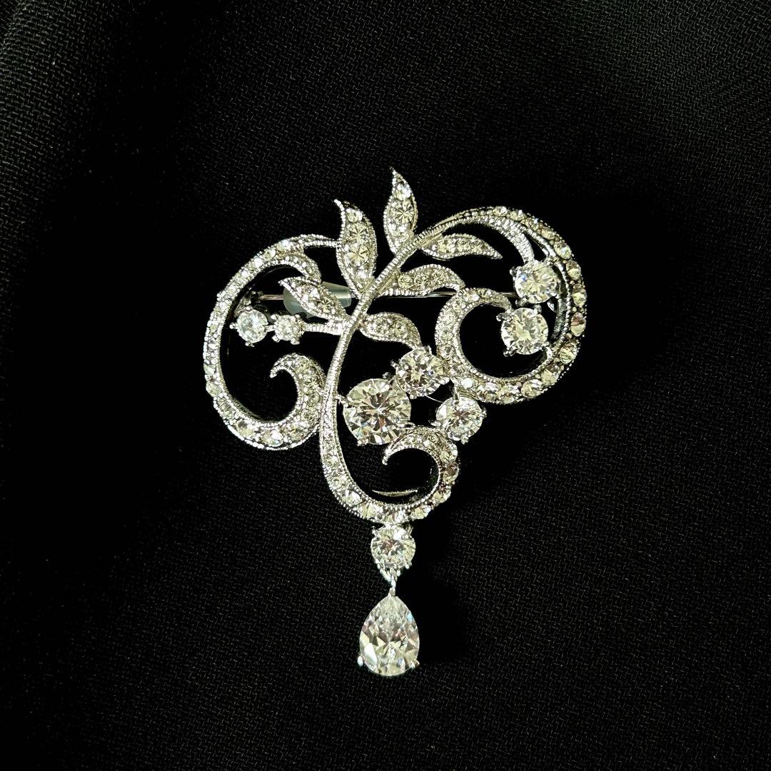 フォクシー｜ブローチ 雫 ラインストーン 曲線 シルバー