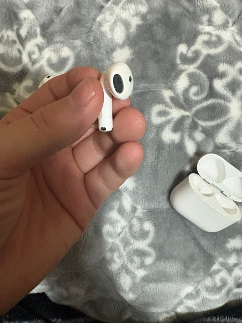 AirPods 第四世代　アクティブノイズキャンセリング無しモデル