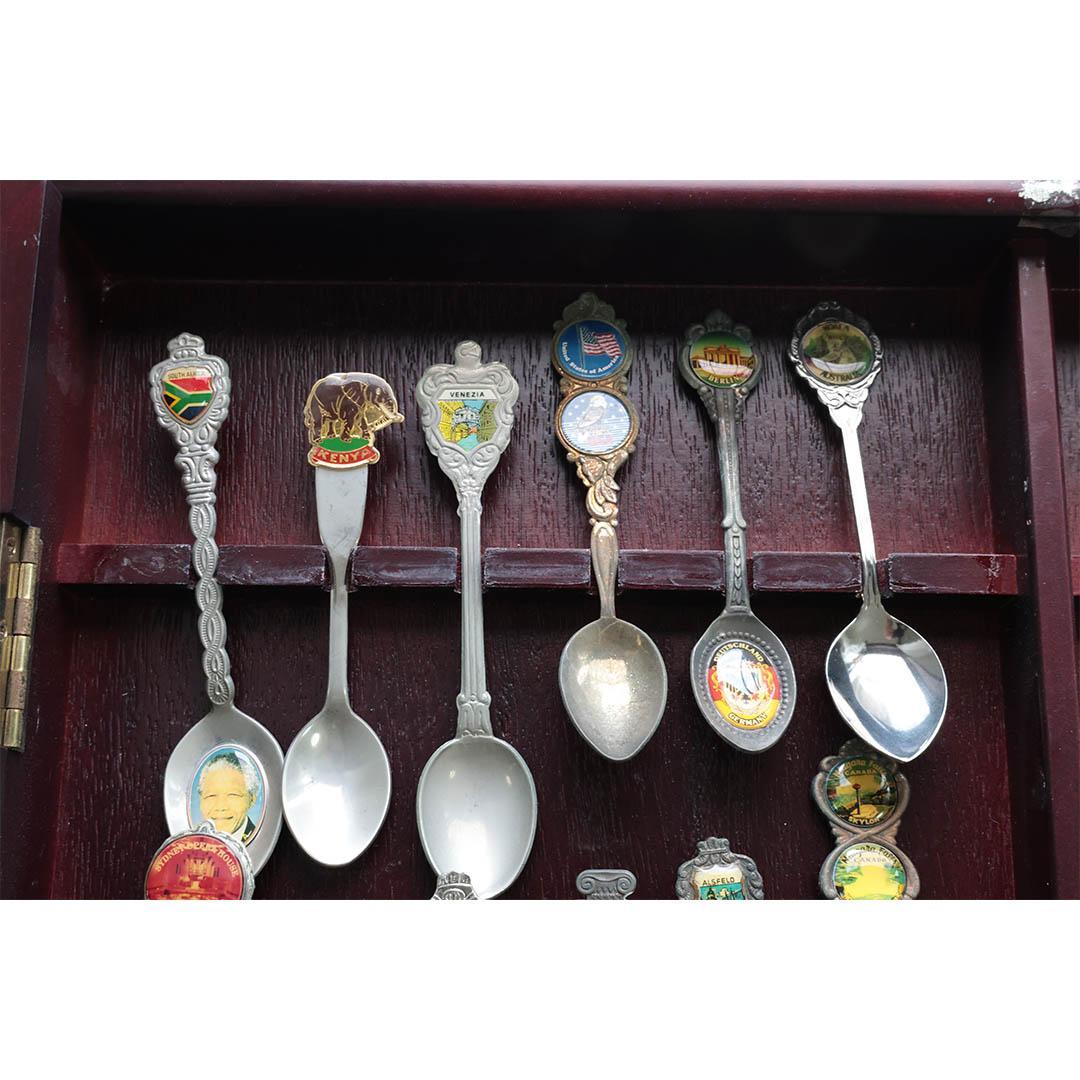 スーベニアスプーンセット木箱ケース付まとめて33本コレクション