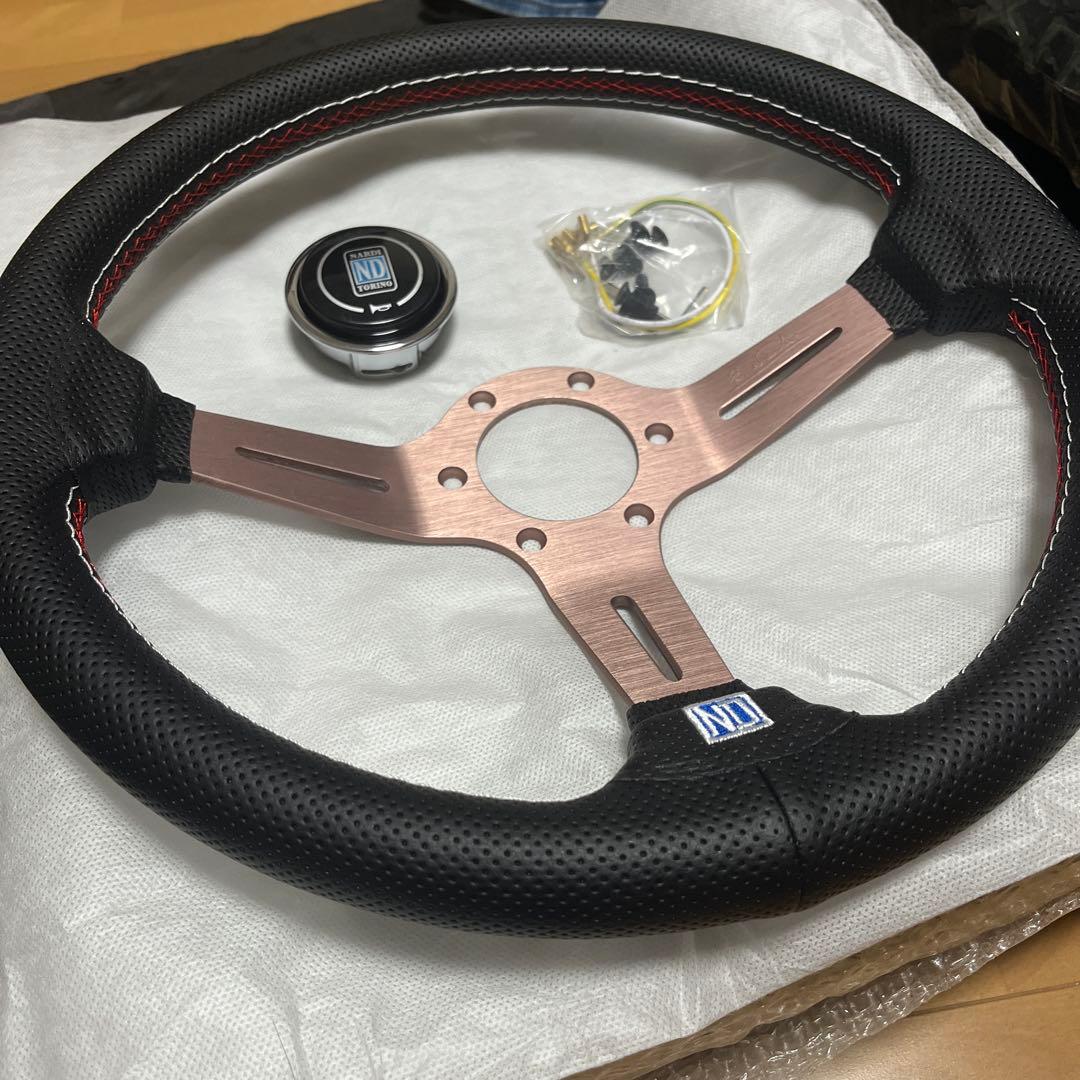 ナルディ　ステアリング　クラシック　アルミ製、レッドステッチ