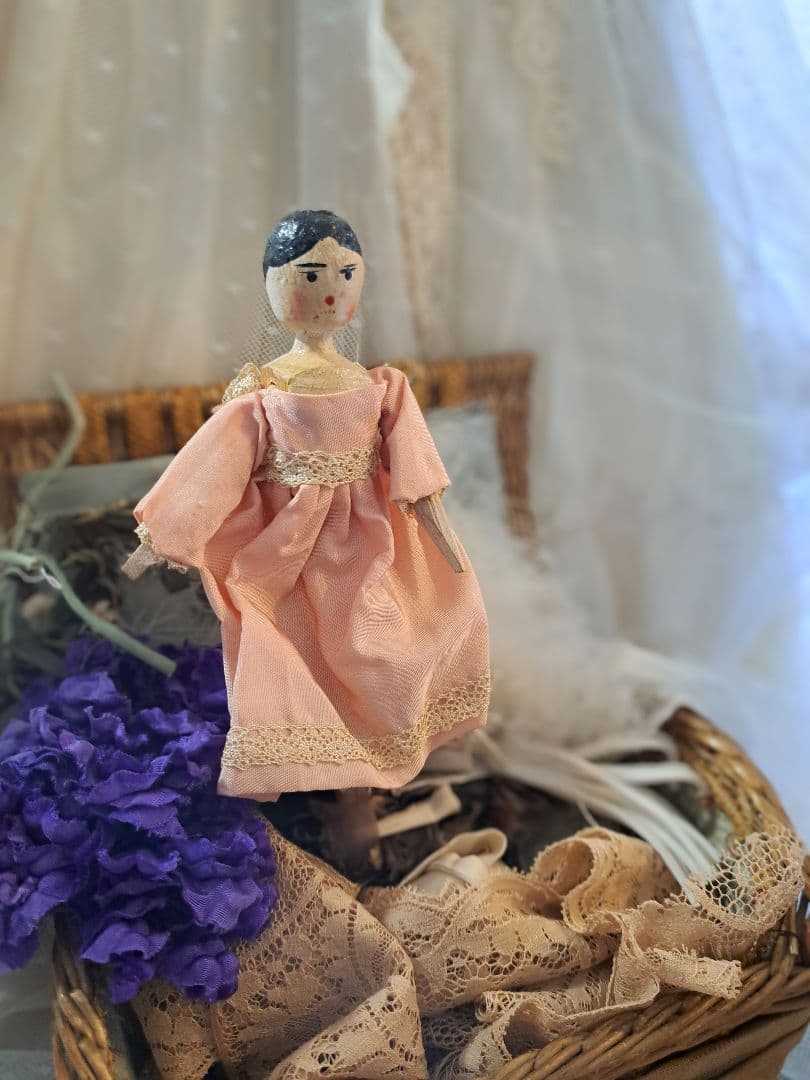 小さめ　ペグドール　座れる　ピンクドレス　　ミニョネット　アンティーク　ほのぼの