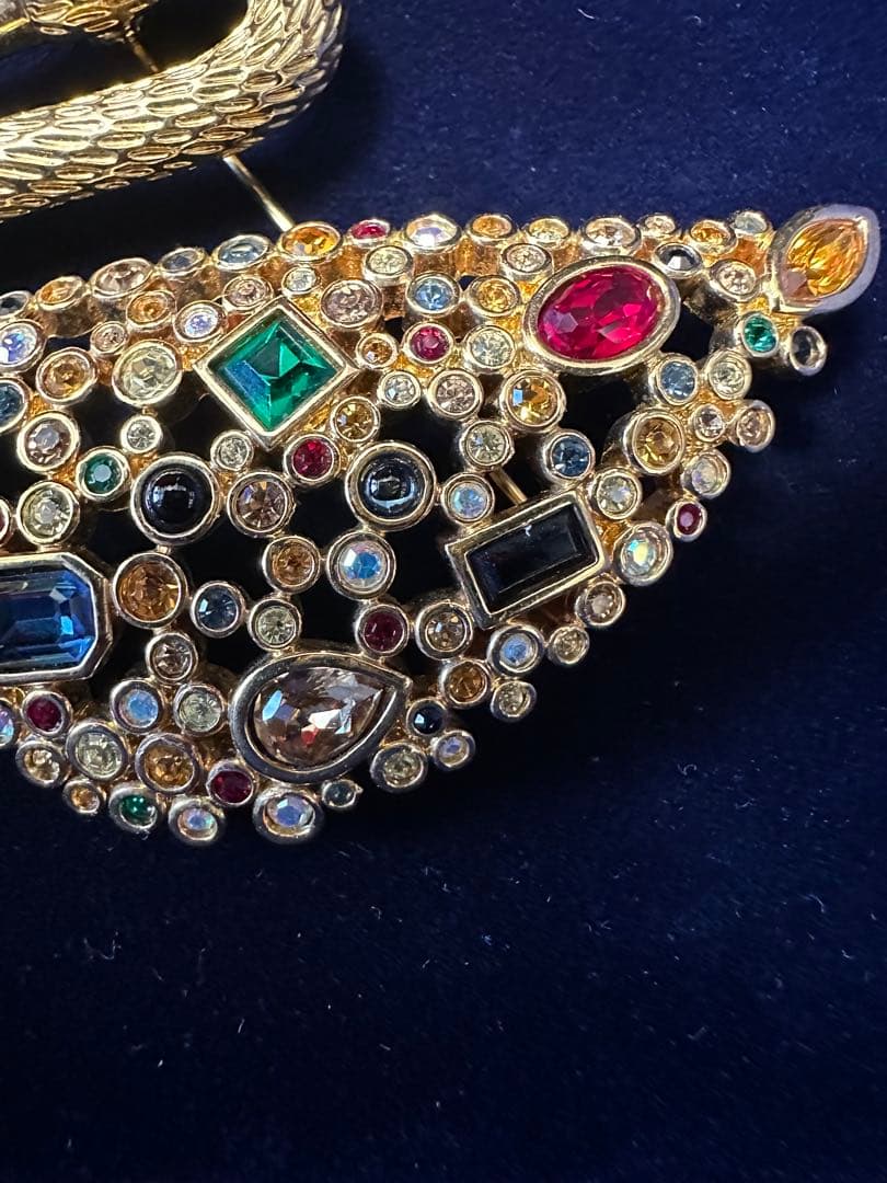 希少　SCS スワロフスキー　スワンブローチ　マルチカラー　ゴールドトーン美品