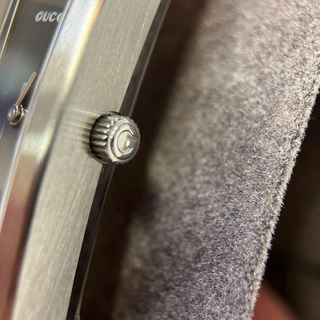 GUCCI 2400S シルバーバングル　文字盤ブラック　箱　カード　タグ付