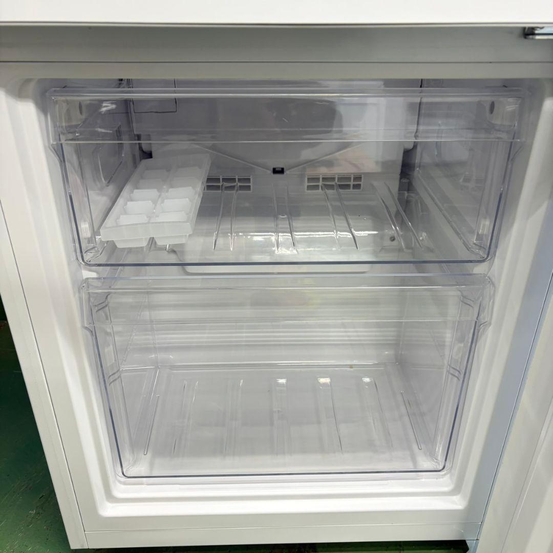 637 2023年製　冷蔵庫 100Ｌ強　小型　一人暮らし　右開き　2ドア　白色