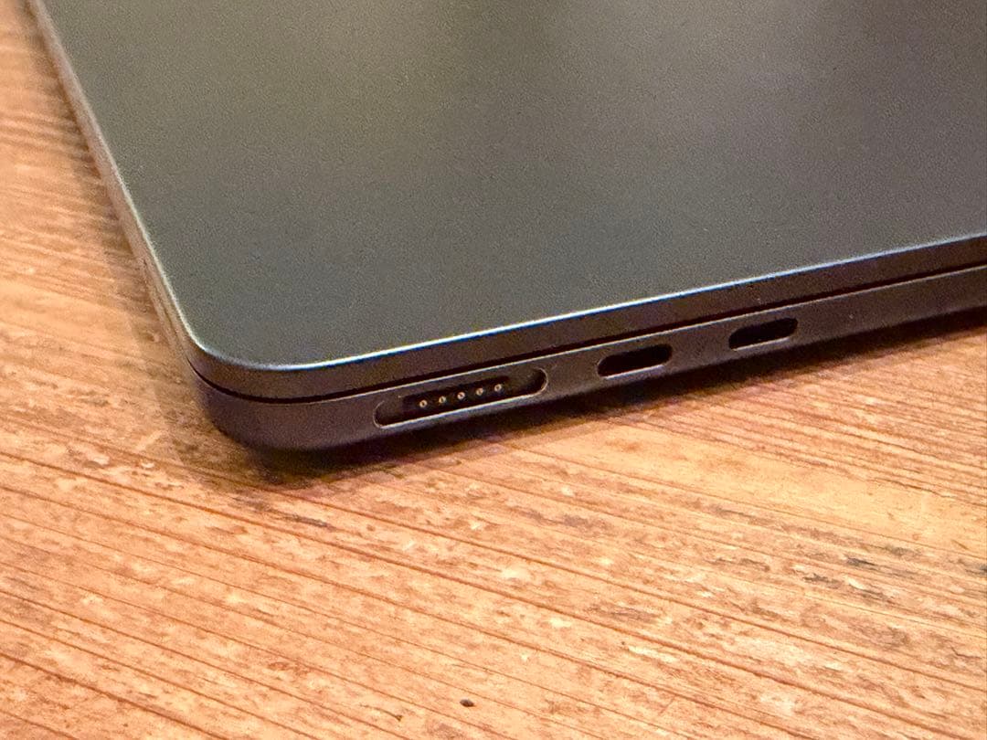 MacBook本体 Apple MacBook Air M2 16GB 512GB BT84%