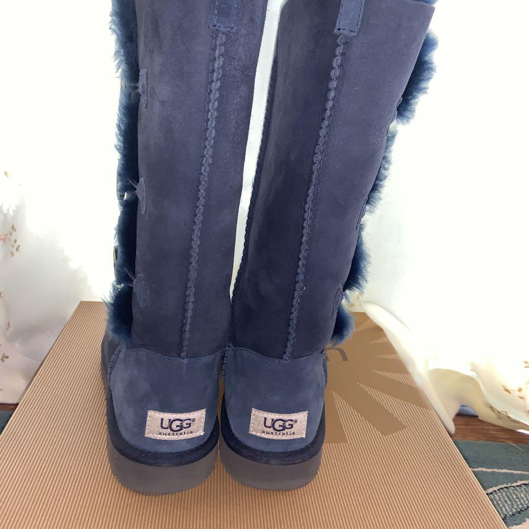UGG アグ トリプルベイリーボタン・ムートンブーツ