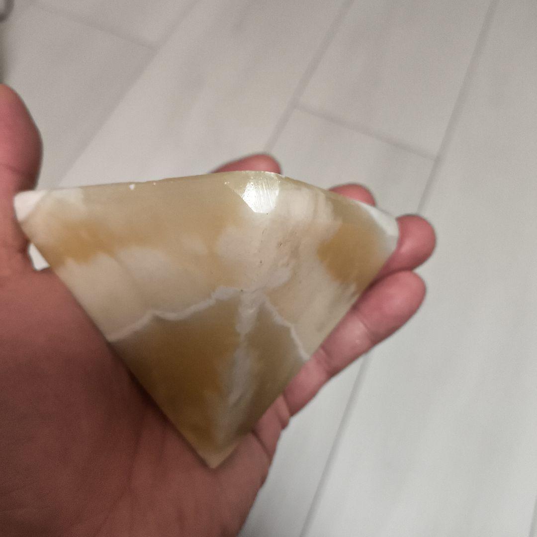 天然石　オレンジカルサイト　ピラミッド形