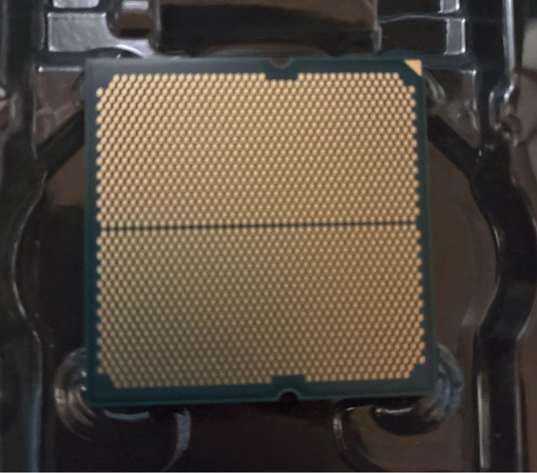 AMD Ryzen 7 7800X3D 本体 別の箱で送ります