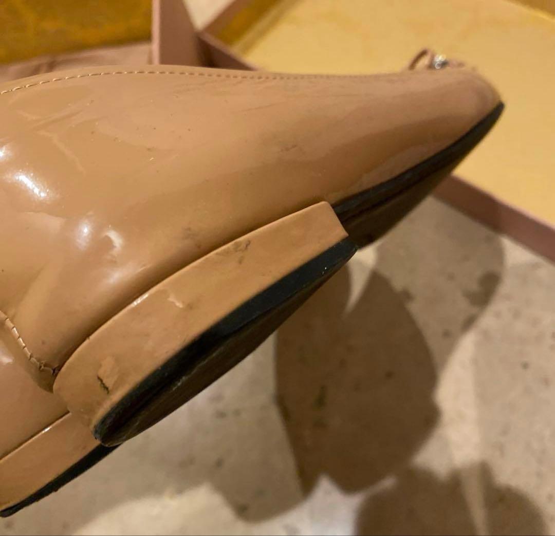 miu miu ビジュー付きフラットシューズ ベージュ