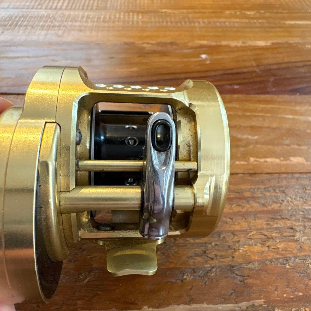 シマノ 15カルカッタコンクエスト 200HG AVAILパワーハンドルカスタム