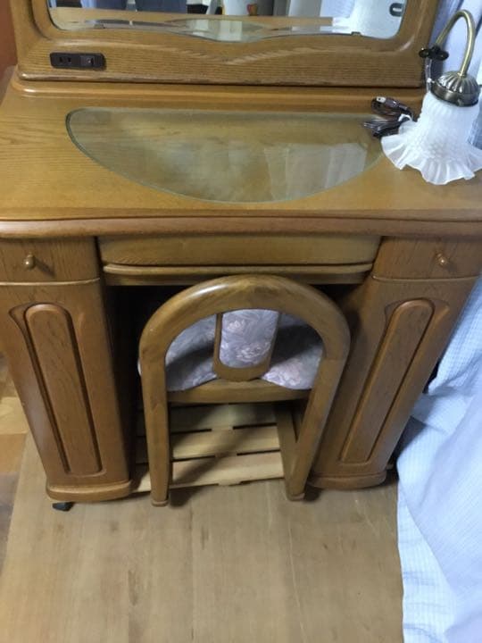 木製両袖ドレッサー　花型ランプ　椅子付き　送料込み
