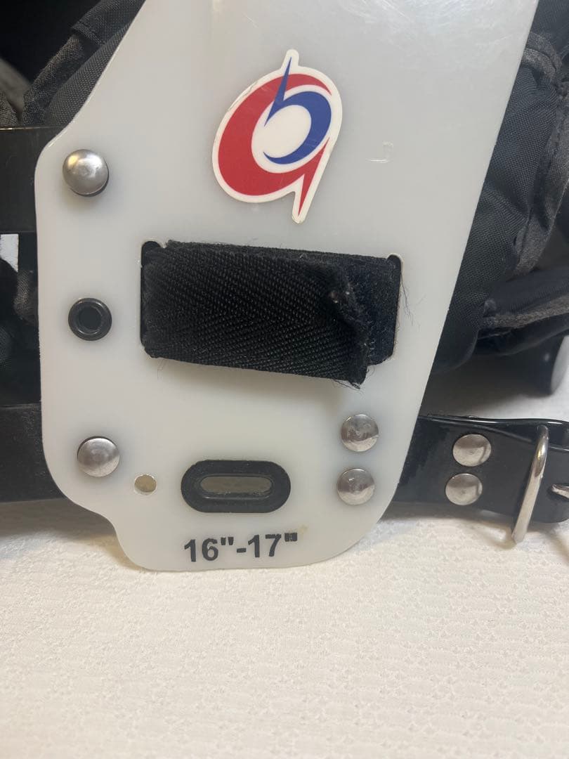 DOUGLAS製　25 XSショルダーパッド　サイズ16-17インチ