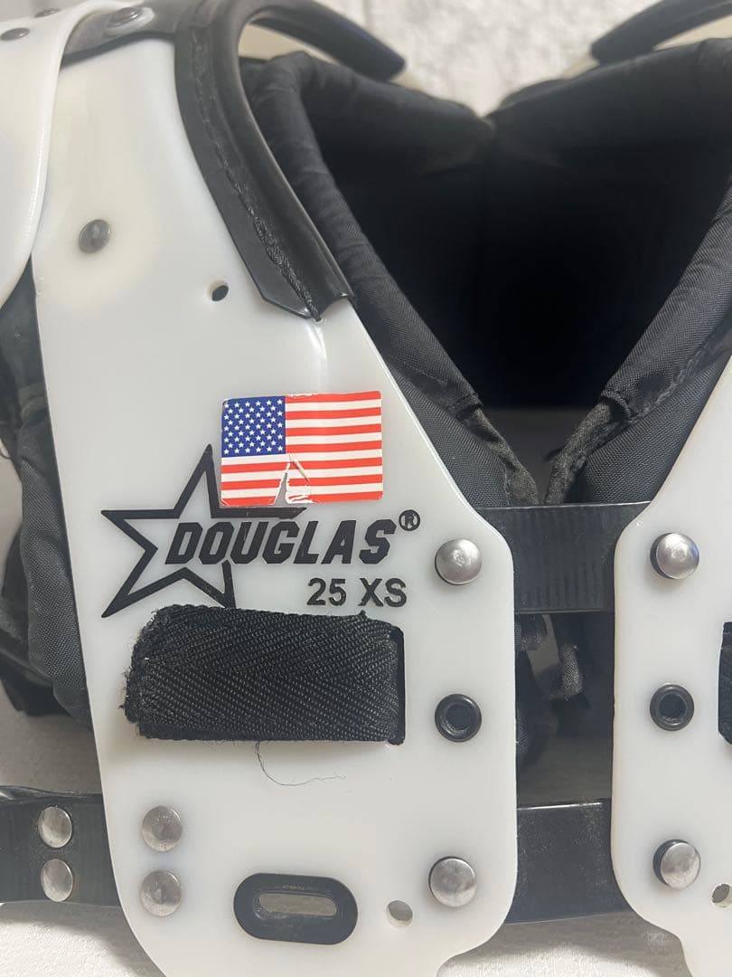 DOUGLAS製　25 XSショルダーパッド　サイズ16-17インチ