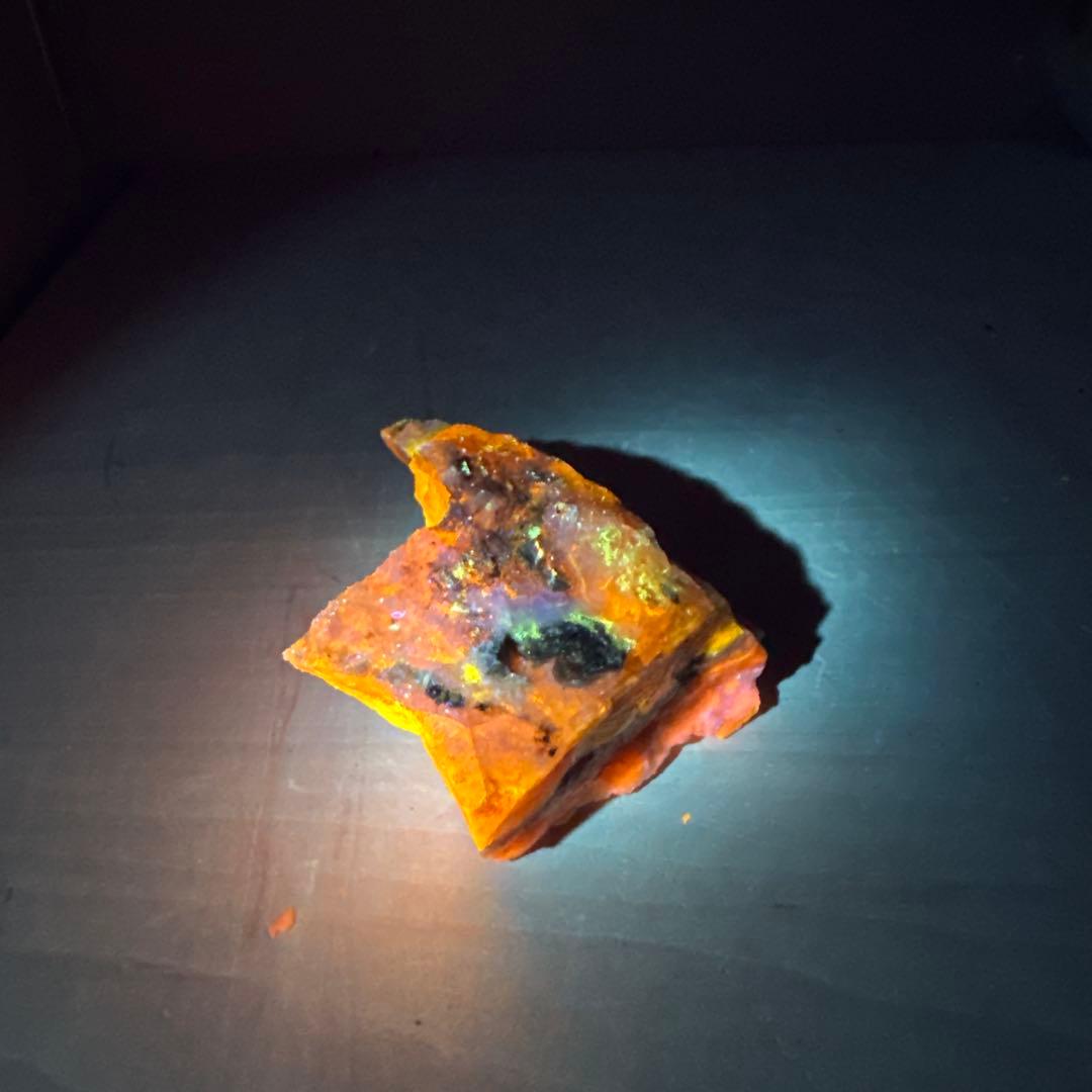 北海道石　然別オパール　蛍光オパール191g