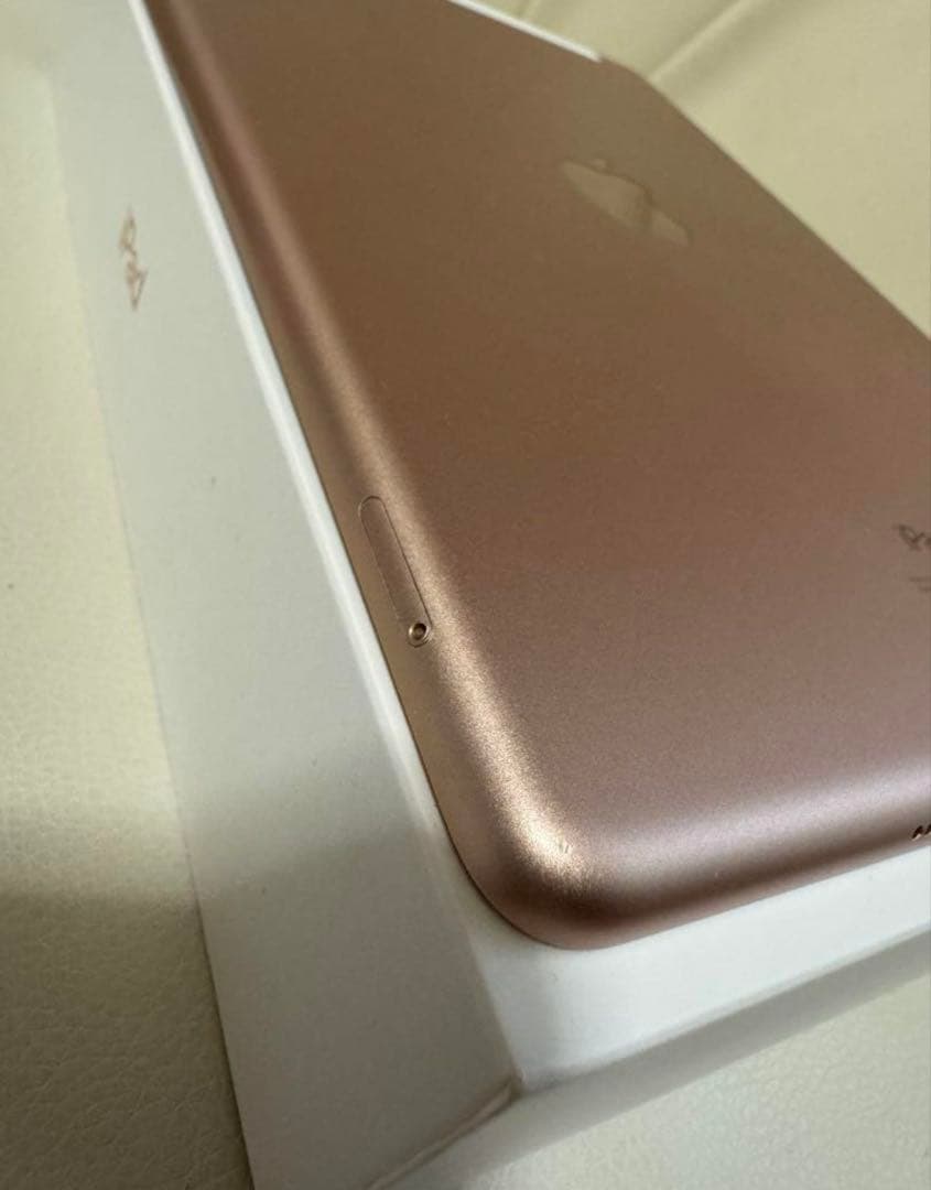 【美品】iPad 第8世代 32GB Wi-Fi+Cellular ゴールド