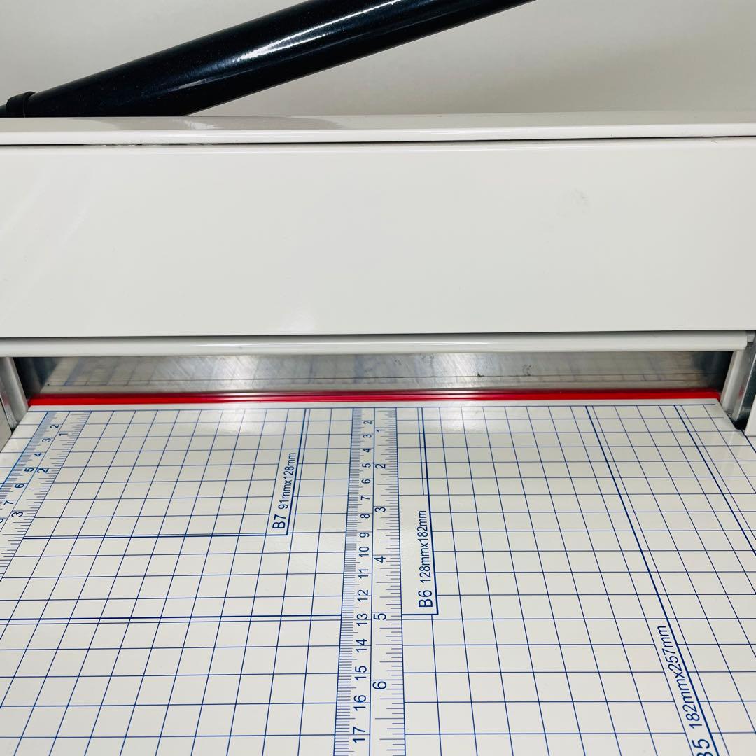 【美品】ペーパーカッター 裁断機 A4対応 手動裁断