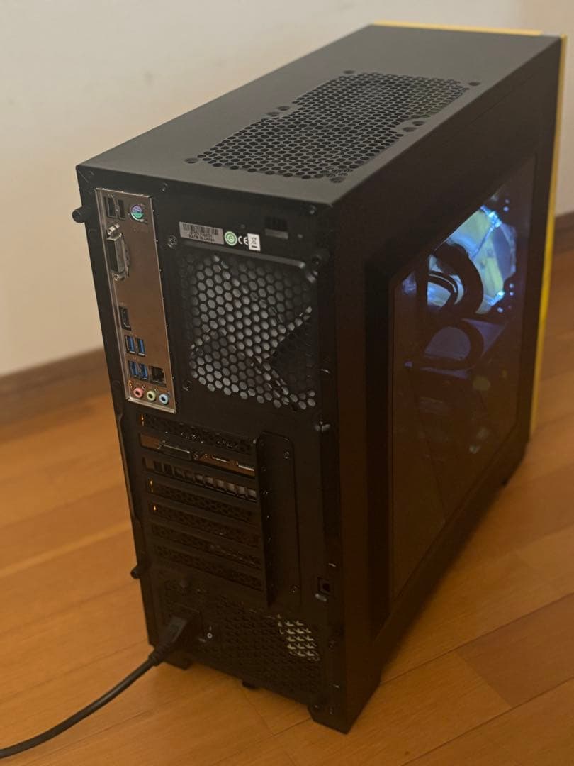 しょう ふわっと白光り！自作ゲーミングPC！8世代i7 グラボなし