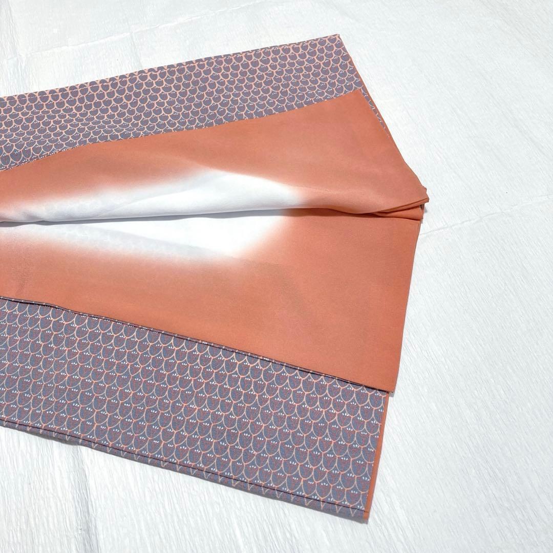 【美品✨】東レシルック　洗える着物　小紋　灰色　幾何学文　袷　グレー　薄橙　L1