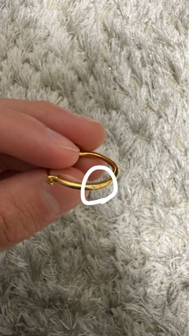 CELINE セリーヌ ノットスモールフープピアス ゴールド テテ着用