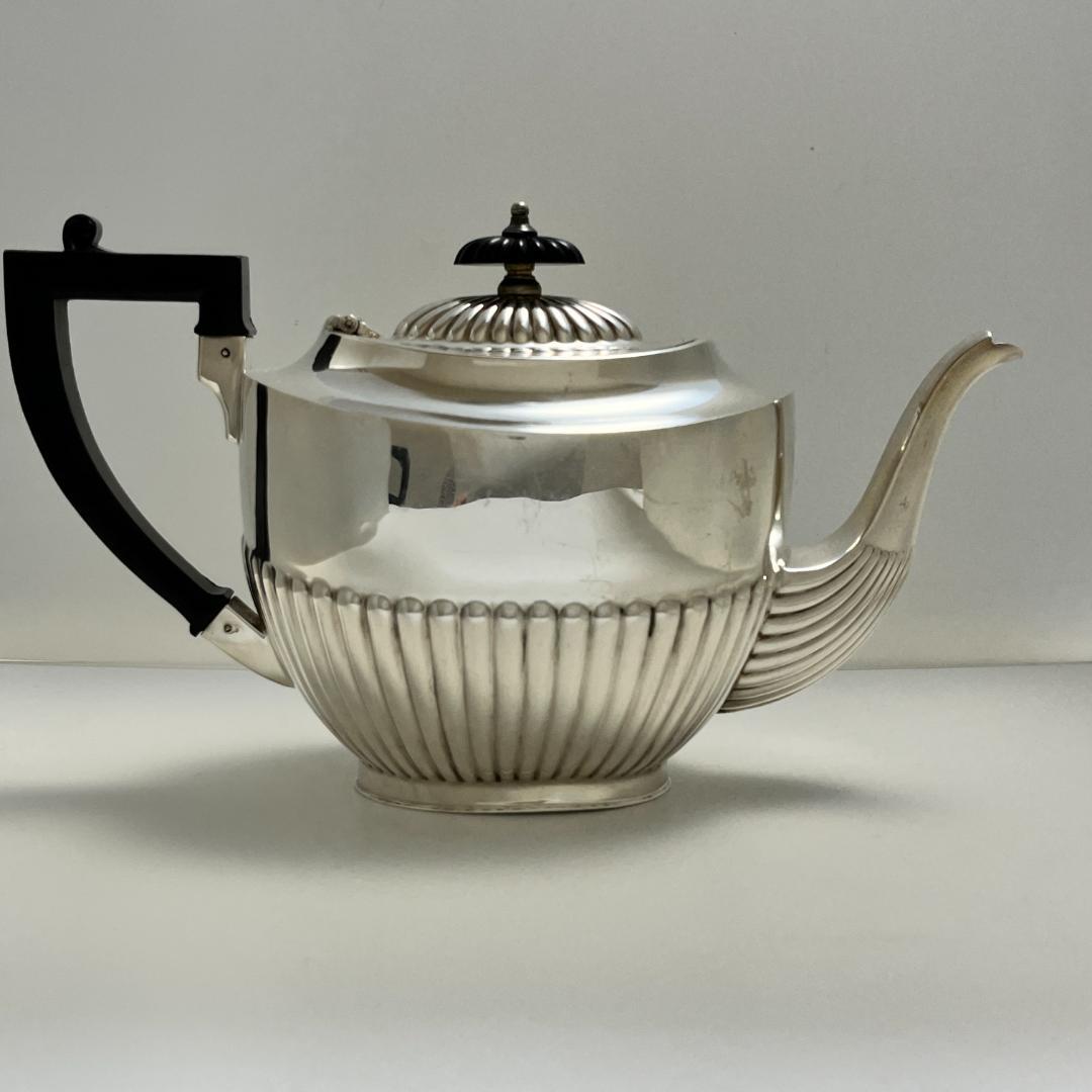 【英国】 クイーンアンスタイルのティーセット 4点 ティー/コーヒーポット