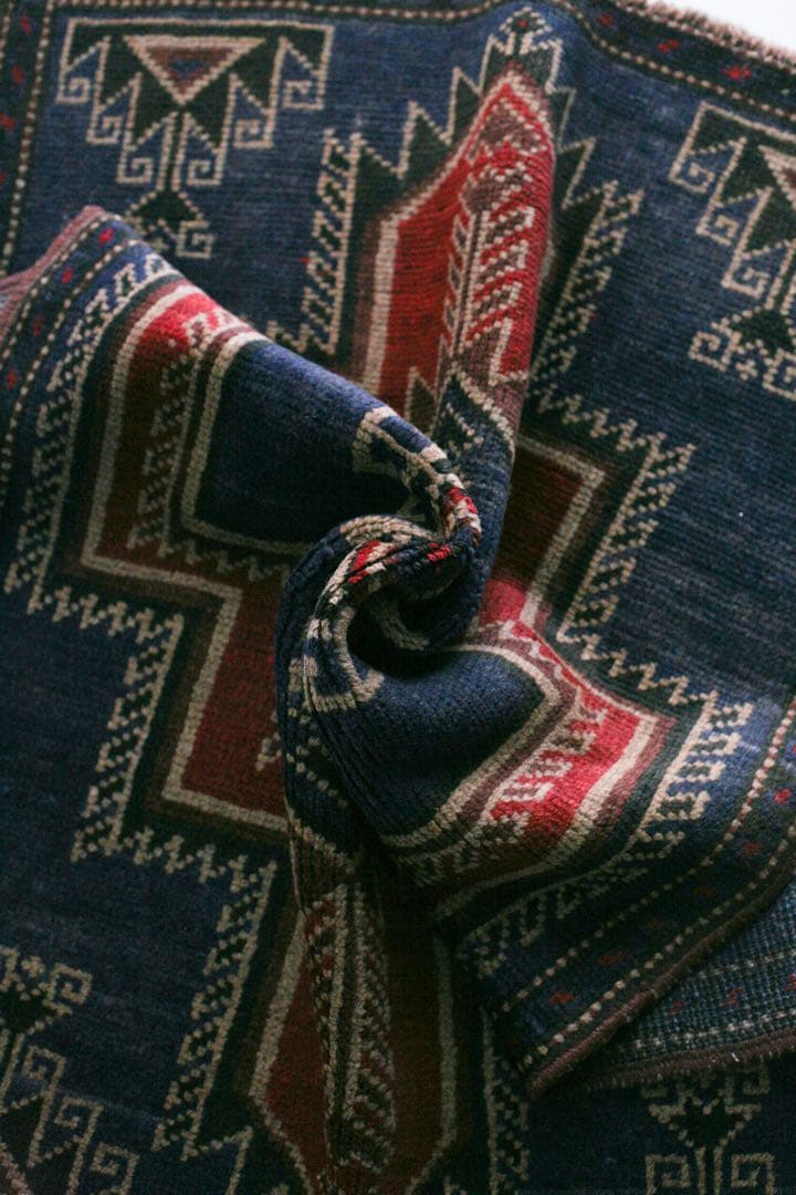 126cm×85cm バルーチ　トライバルラグ　イラン　ヴィンテージラグ