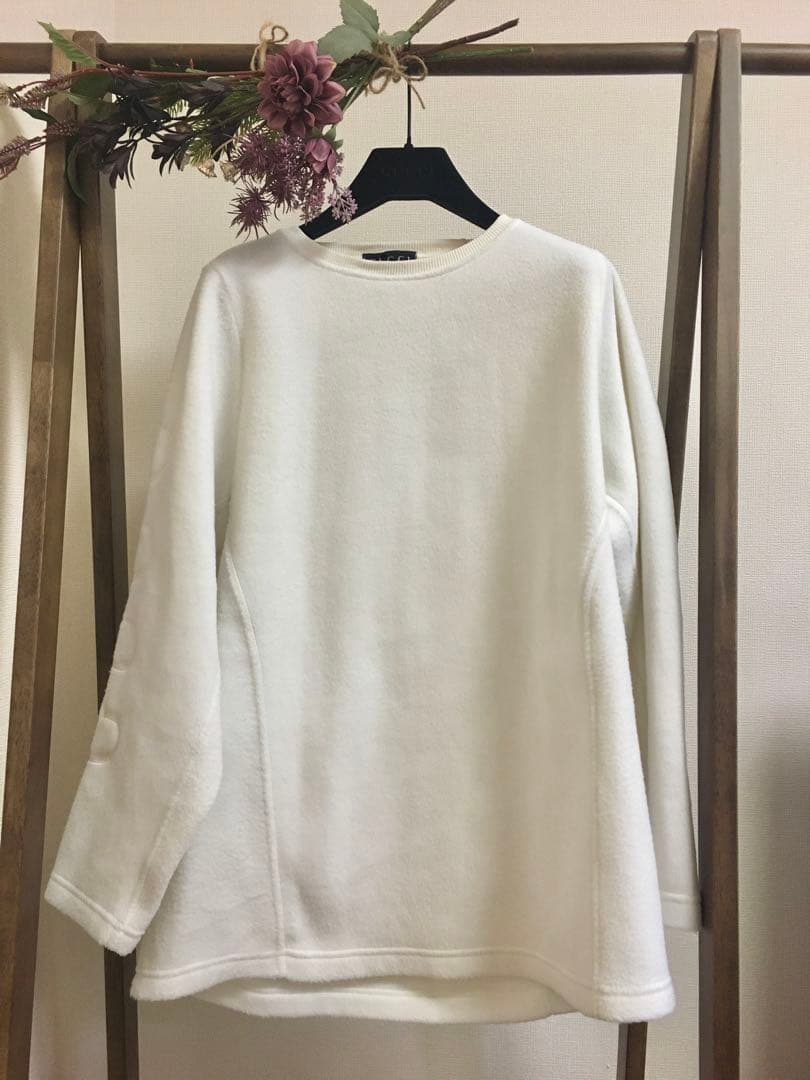 GUCCI★ロゴ刺繍フリーストップス