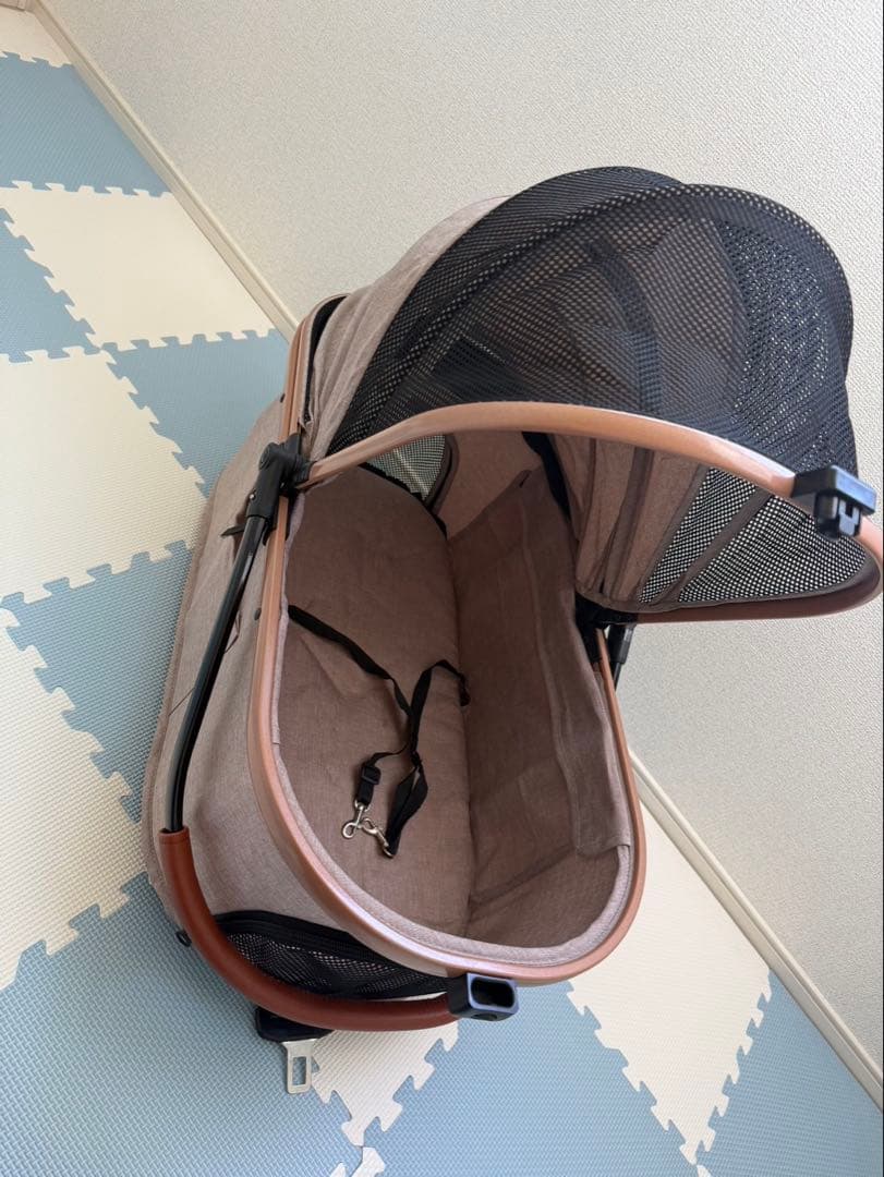 ベージュペットカート メッシュ素材 カップホルダー付き