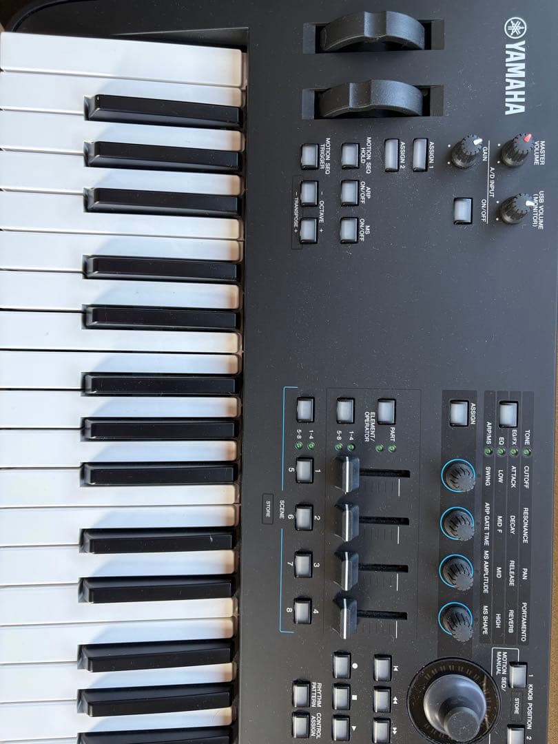 Yamaha MODX7+ シンセサイザー