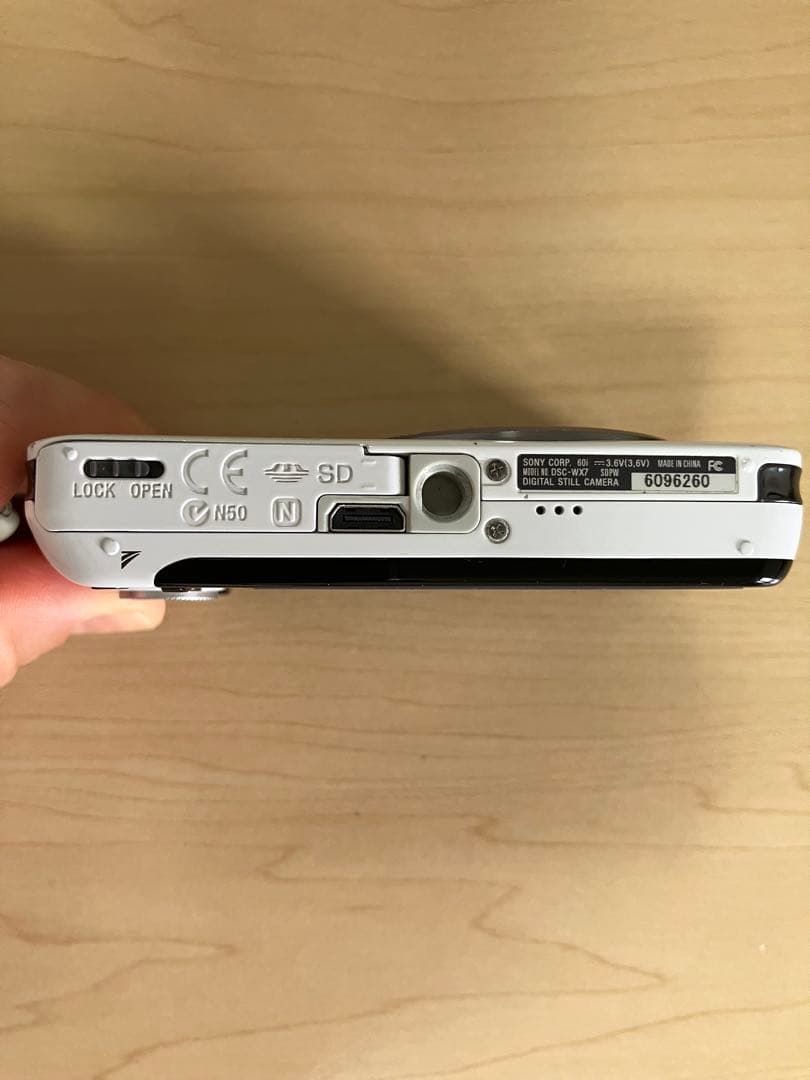 Sony Cyber-shot 16.2MP ホワイトとバッテリー2個含む付属品