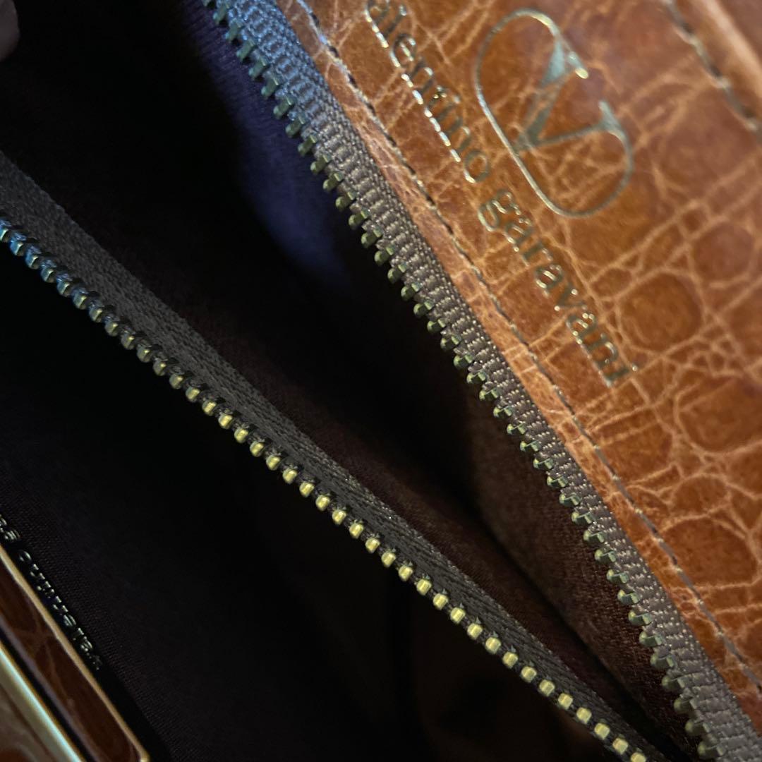 valentino garavani オールレザーショルダーバッグ ハーフムーン