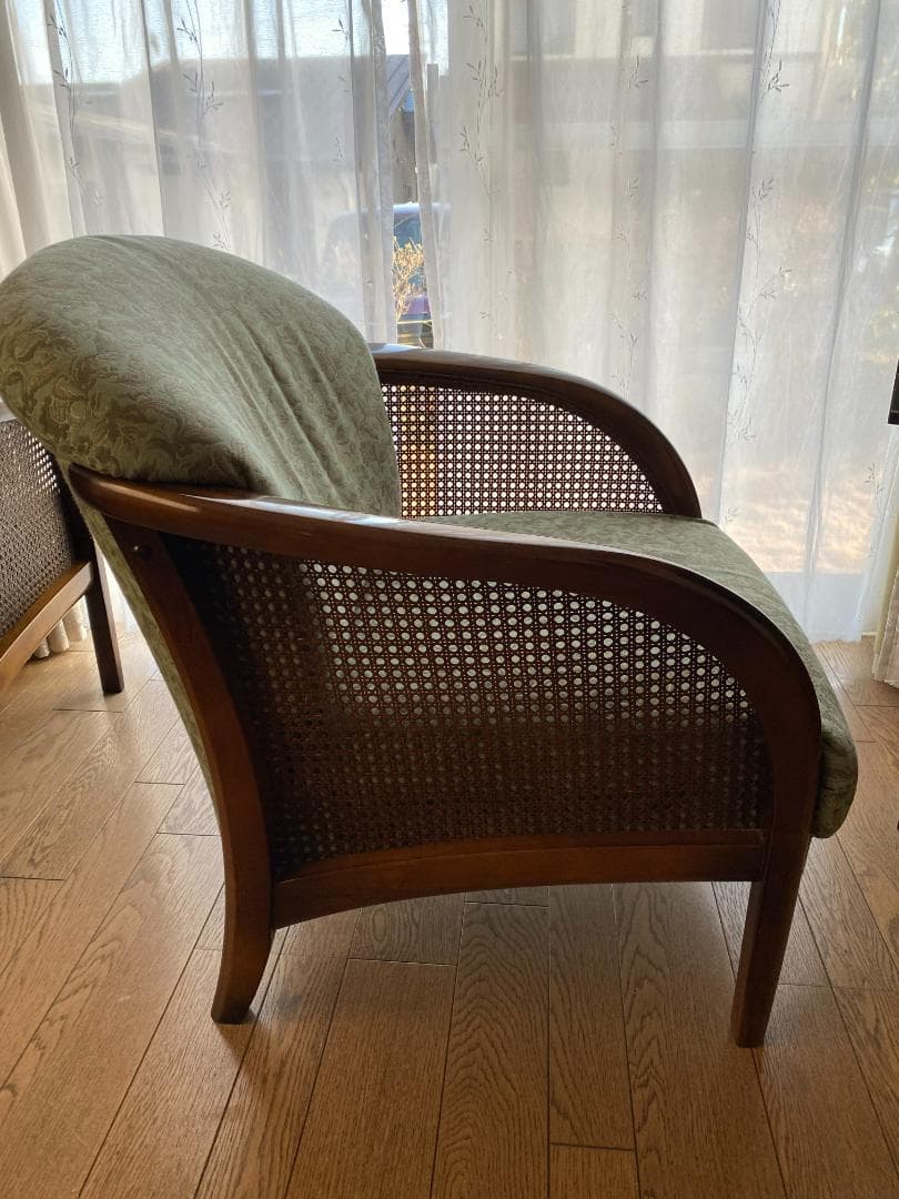 カリモク家具コロニアルシリーズのアームチェア（肘掛椅子）2脚セット