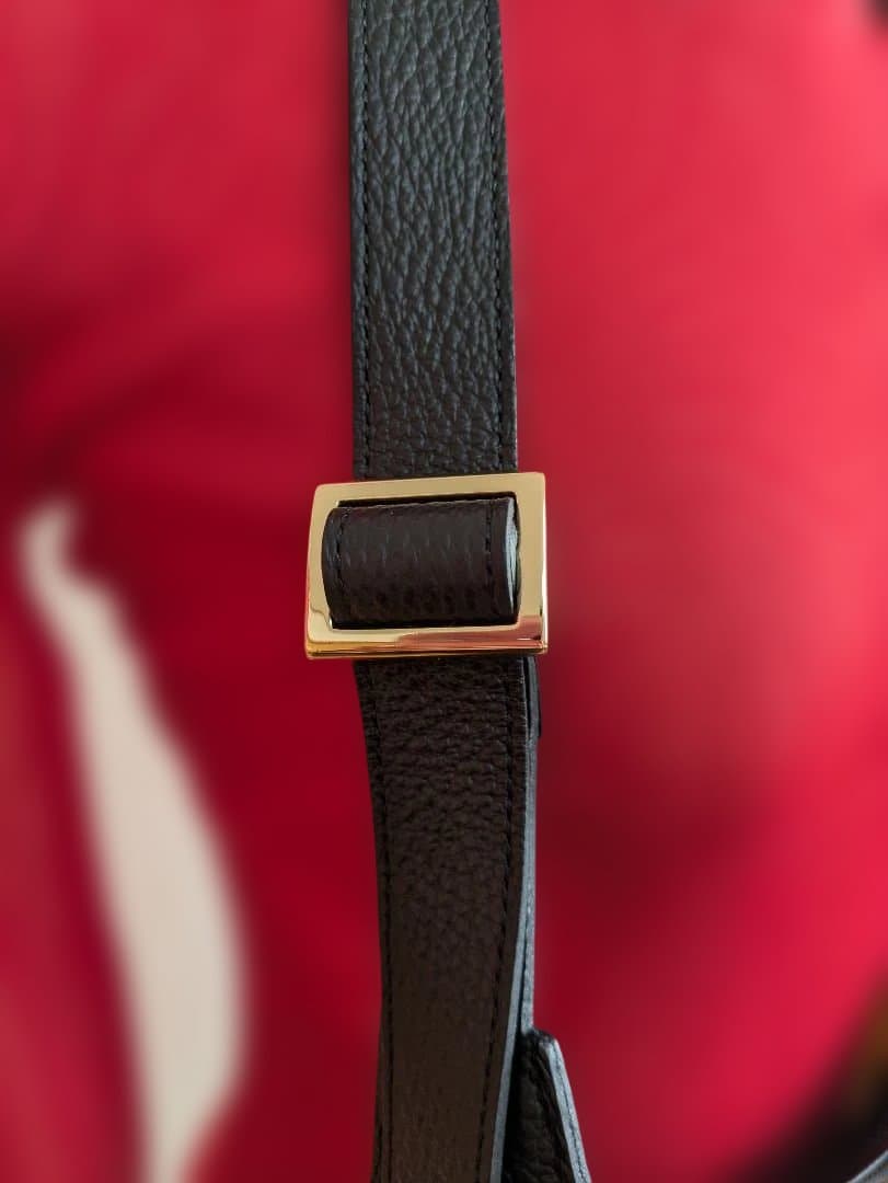 VIOLADOROのレザーボディバッグ