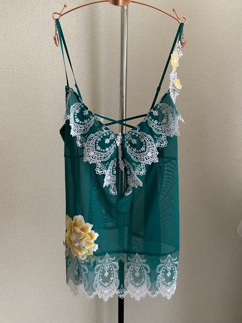 サルート 68G 夕陽の余韻に抱かれて キャミソール Mと ショーツL 新品