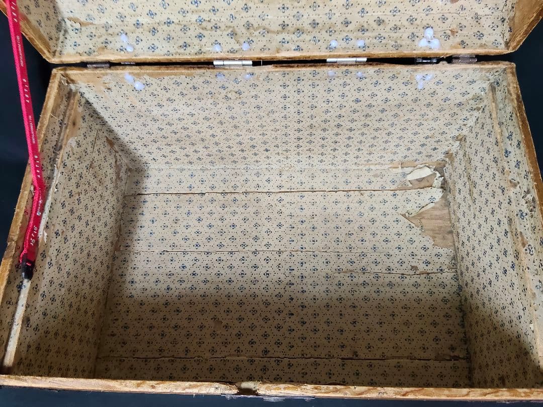 【雰囲気抜群】アンティーク トランク 木箱 ドームトップ 鋲打ち 宝箱 什器