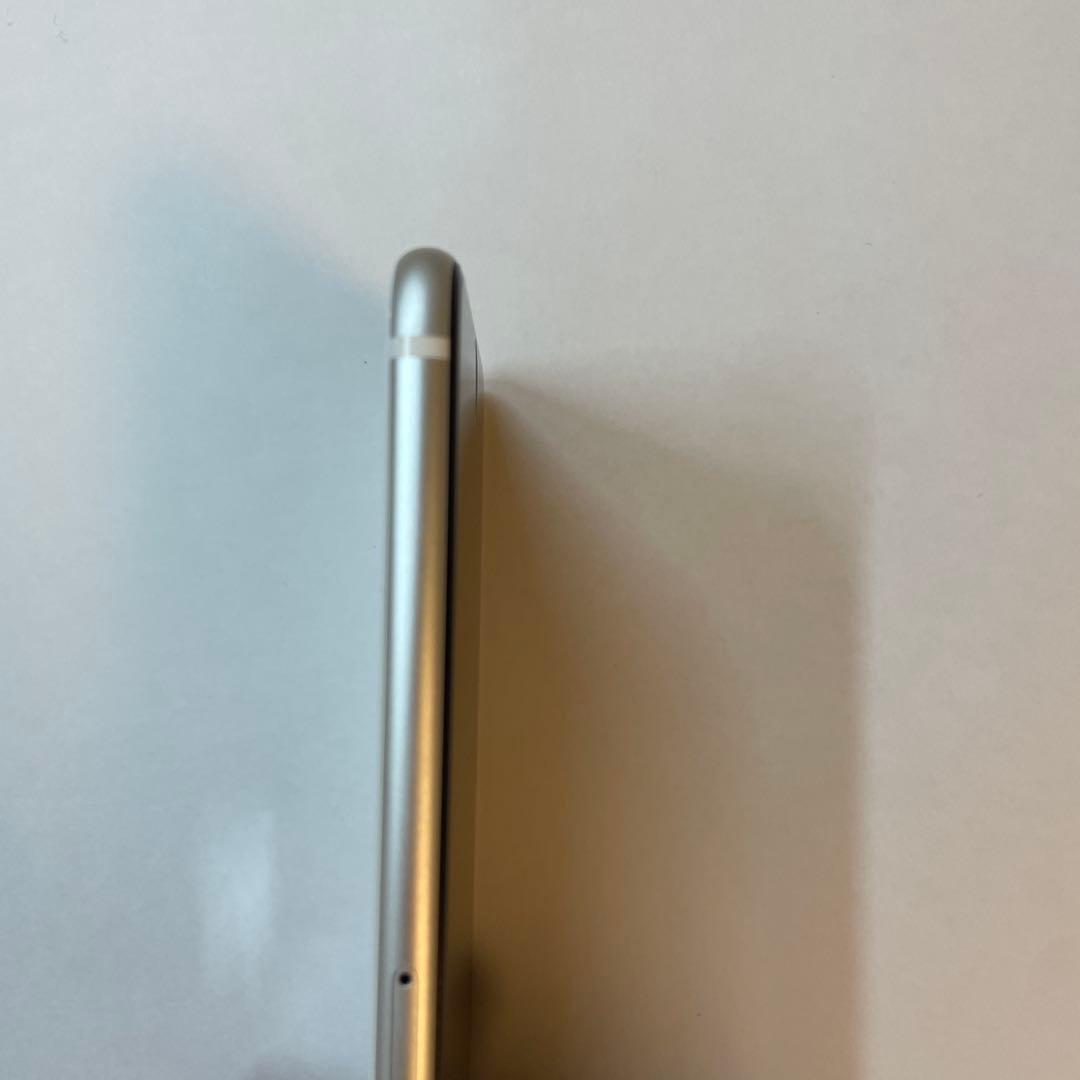 Apple iPhone SE 第2世代　ホワイト 本体