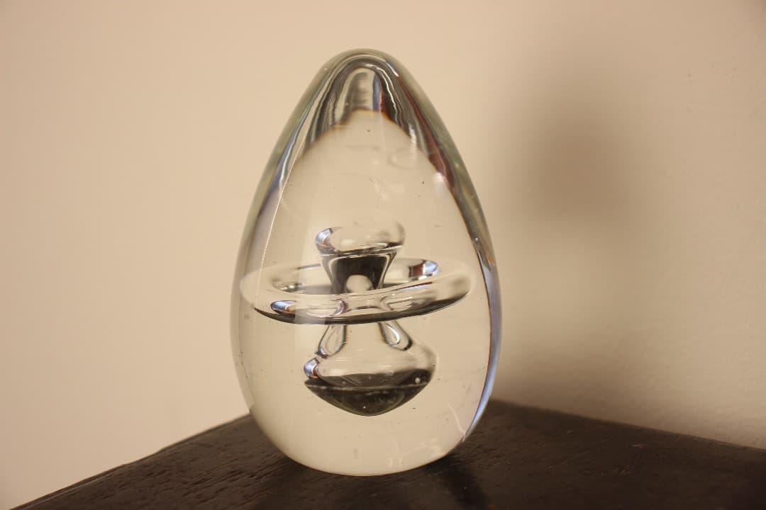 ヴィンテージ　ガラス　卵形　ペーパーウェイト　インテリア